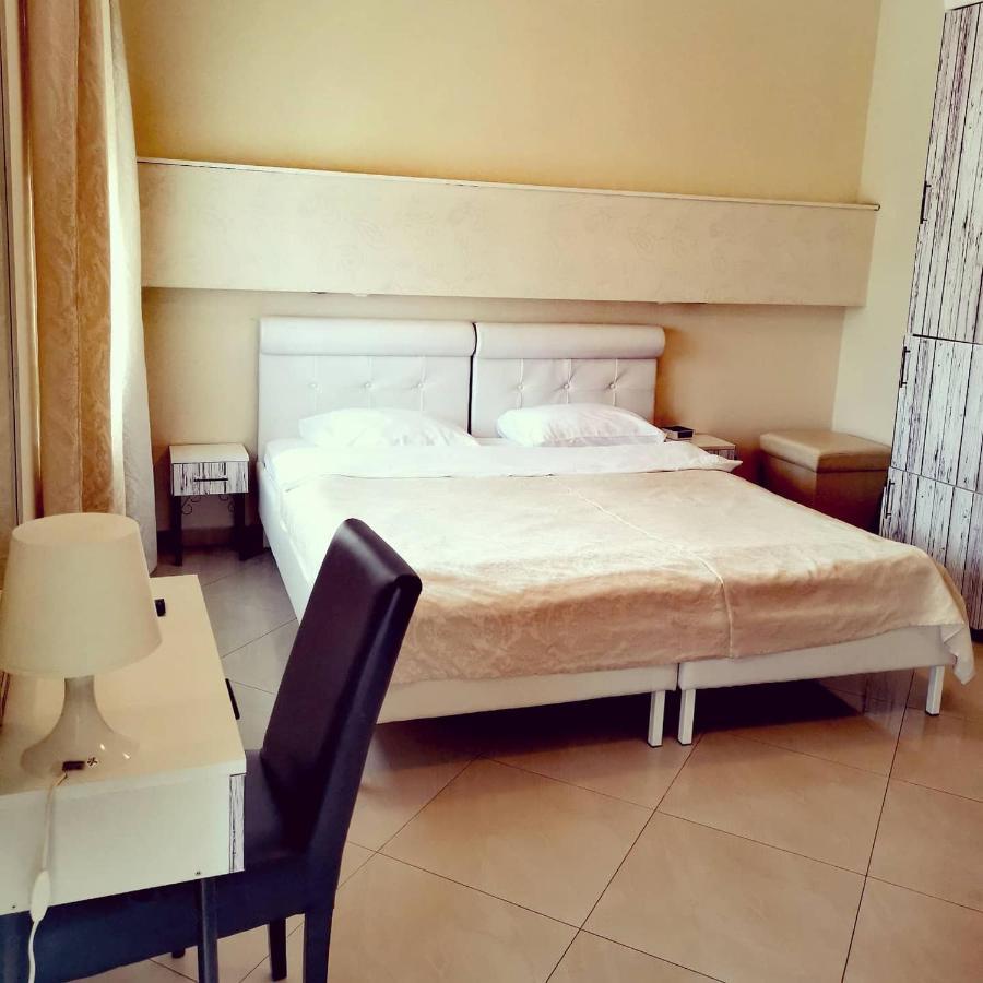 Garni Hotel Dash Novi Sad Exterior foto