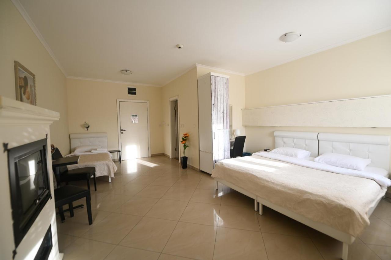 Garni Hotel Dash Novi Sad Exterior foto